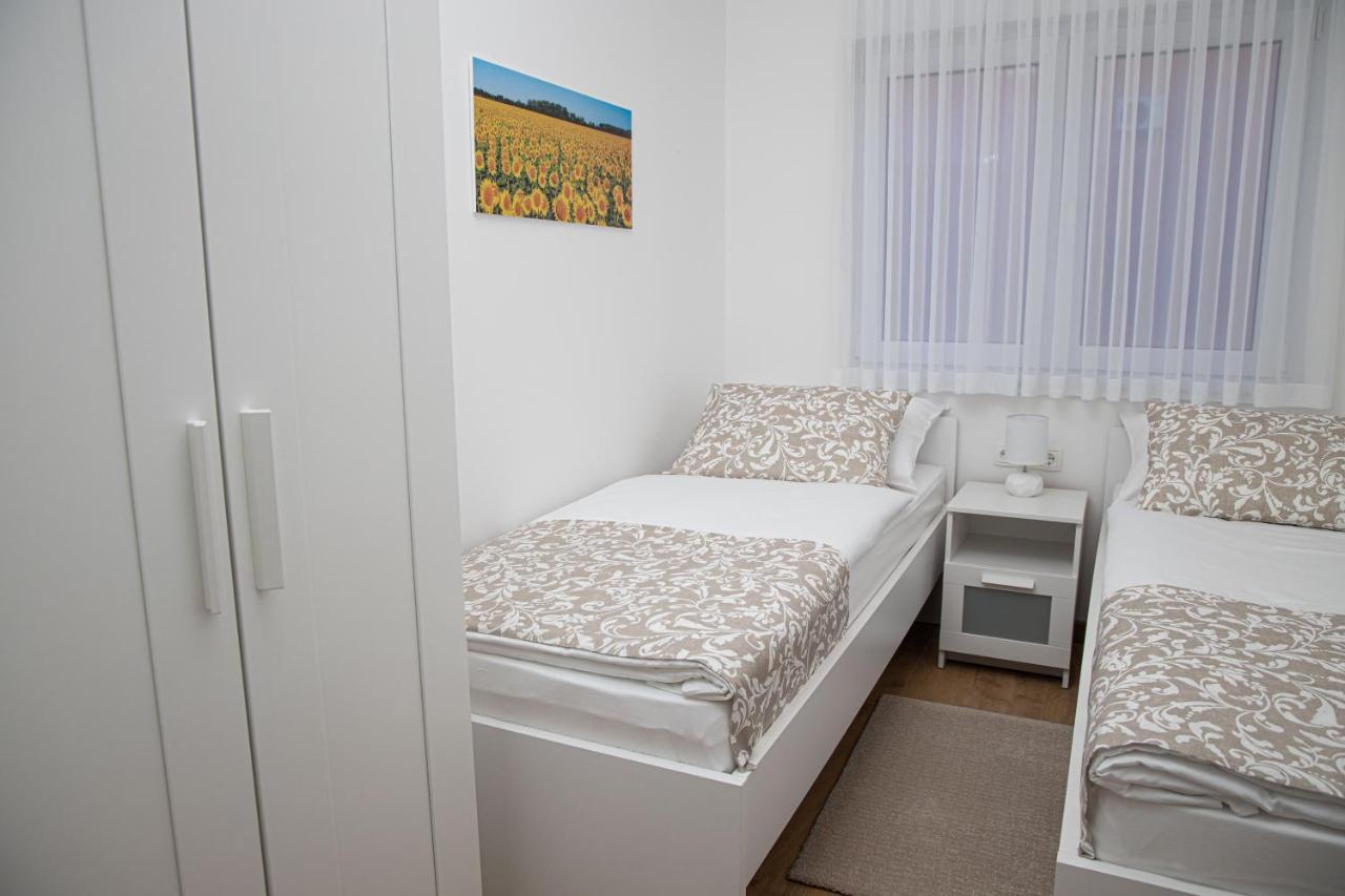 Apartmani Orion - Kasiopeja Vinkovce Kültér fotó